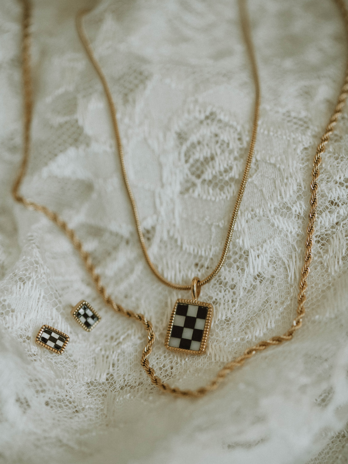 B&W Checkered Studs Earrings (18k gold)