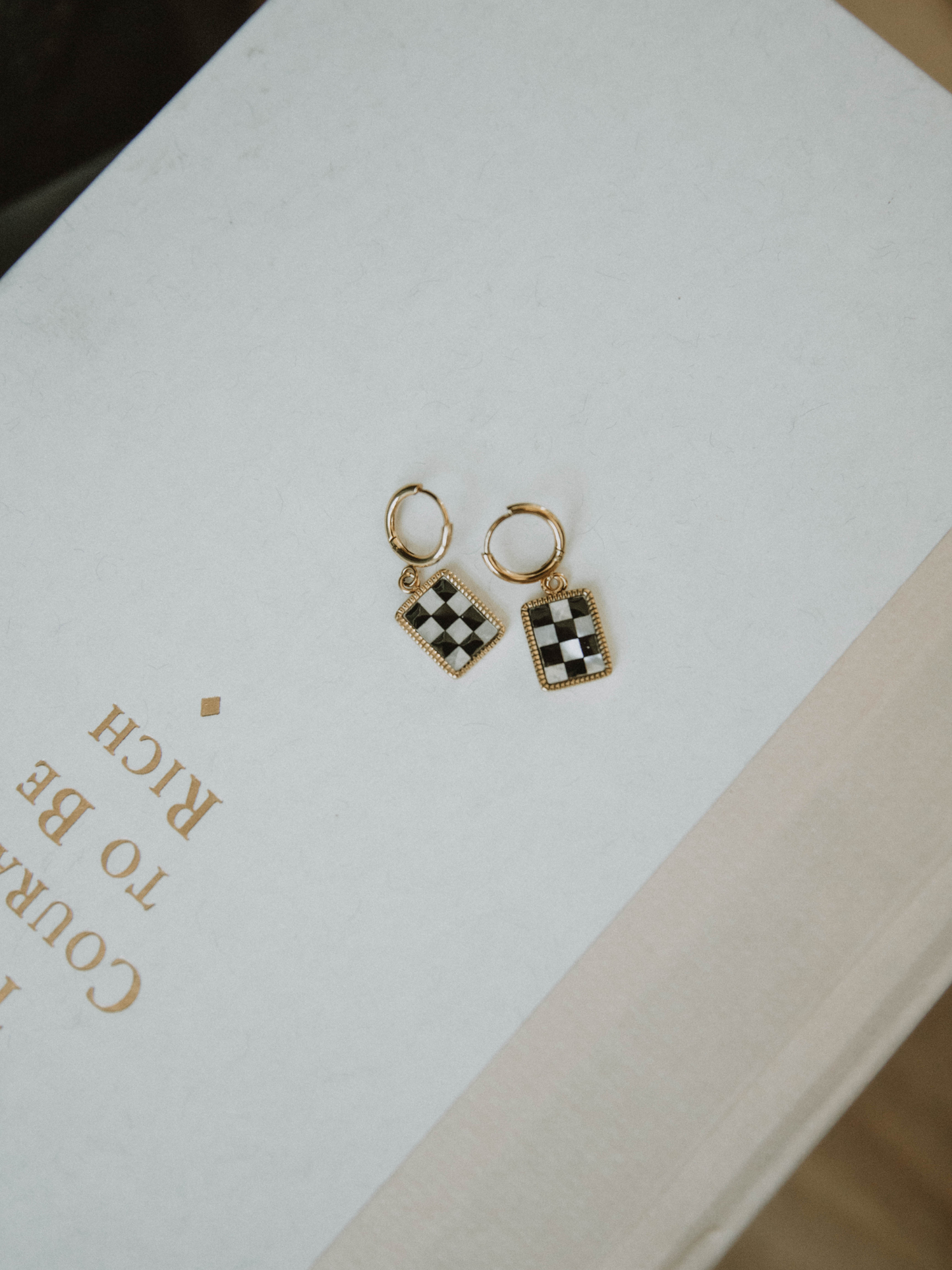 B&W Checkered Hoops Earrings (18k gold)