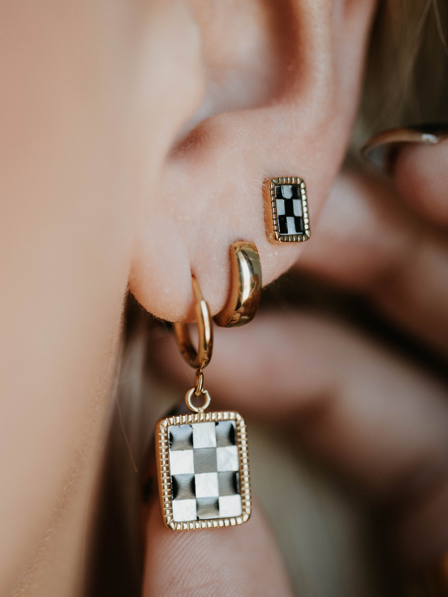 B&W Checkered Studs Earrings (18k gold)