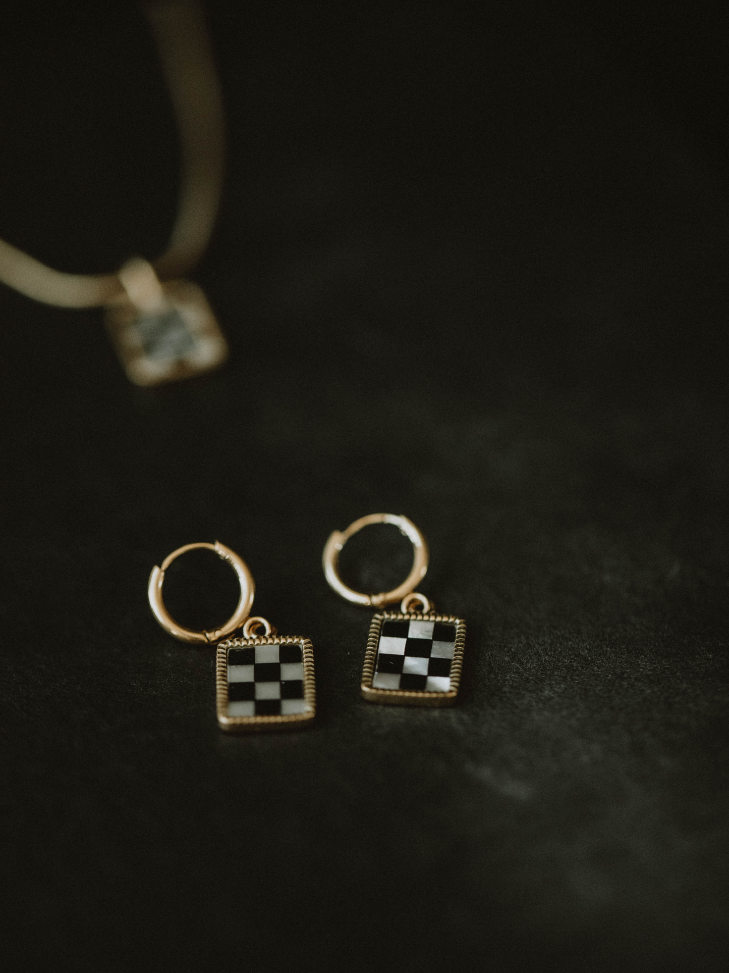 B&W Checkered Hoops Earrings (18k gold)