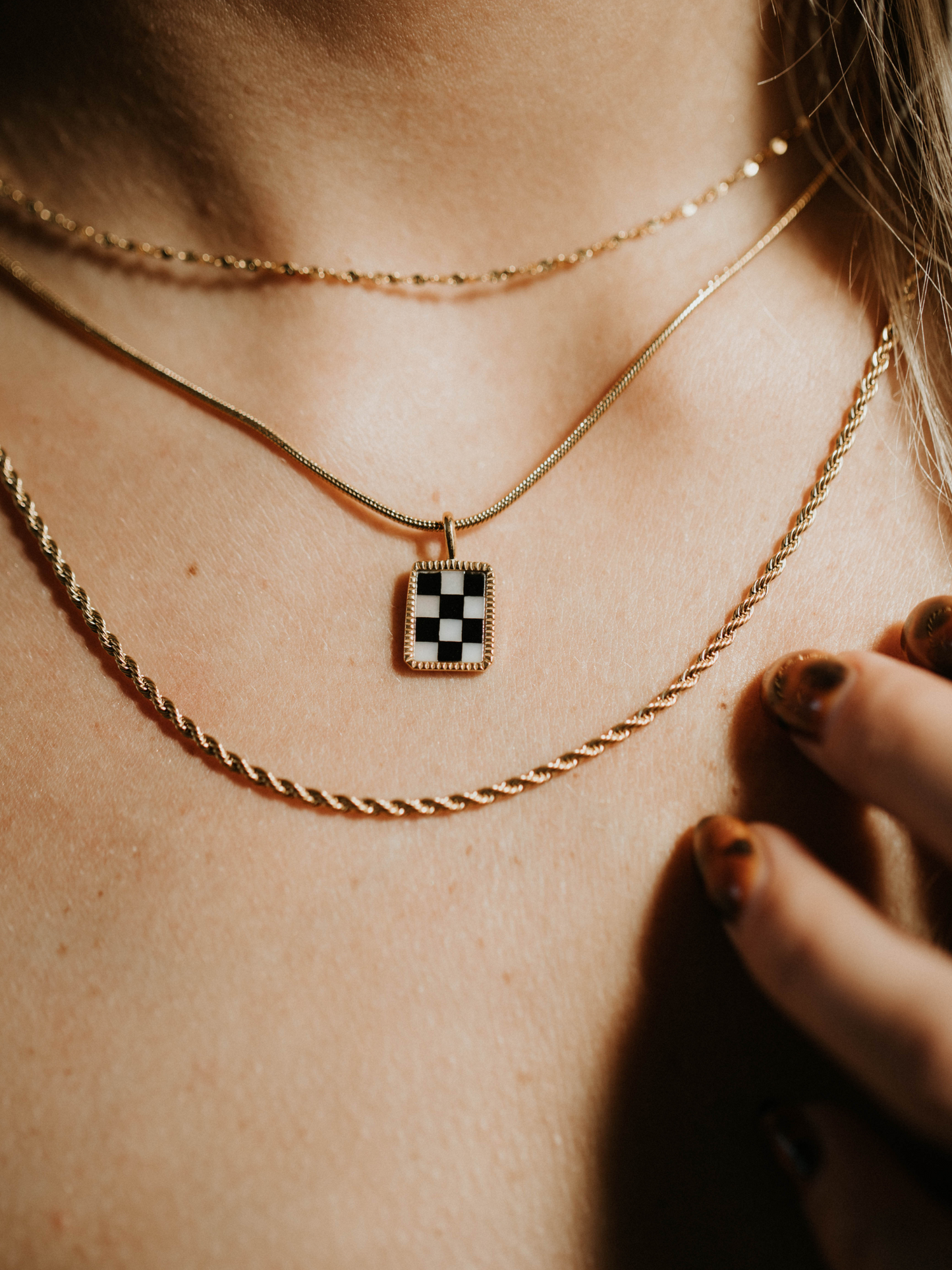 B&W Checkered Necklace (18k gold)