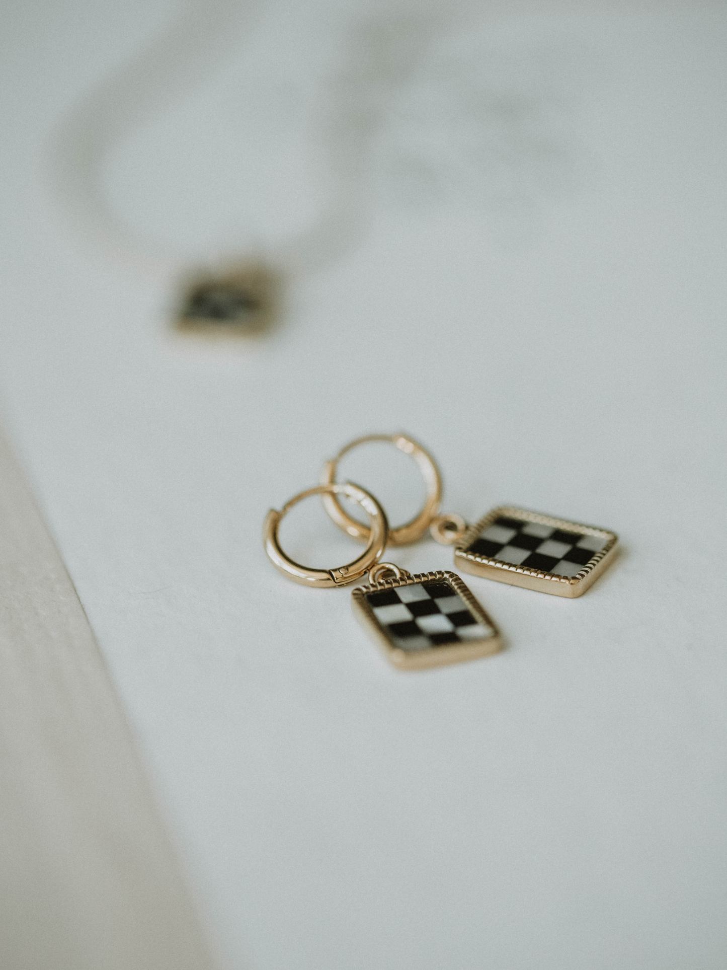 B&W Checkered Hoops Earrings (18k gold)