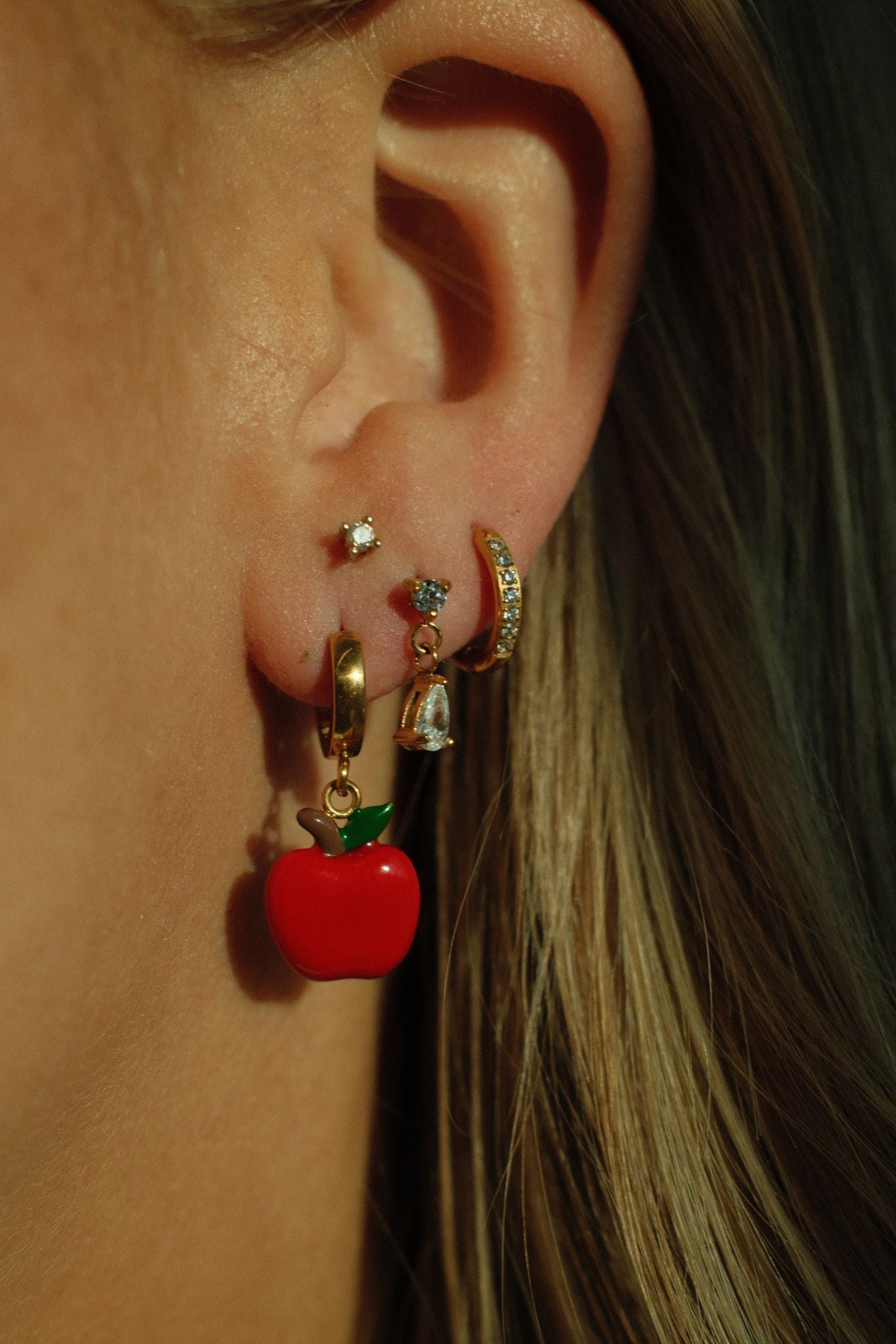 Dainty Diamond Huggies 2.0 (18k gold)