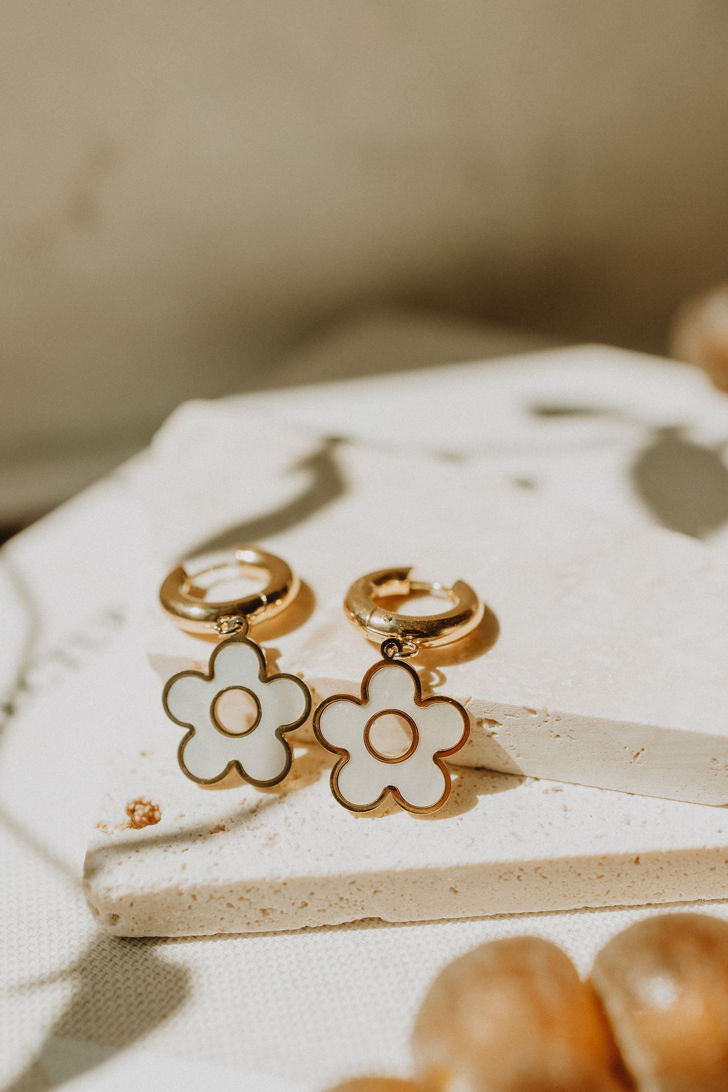 Daisy Earrings (18k gold)