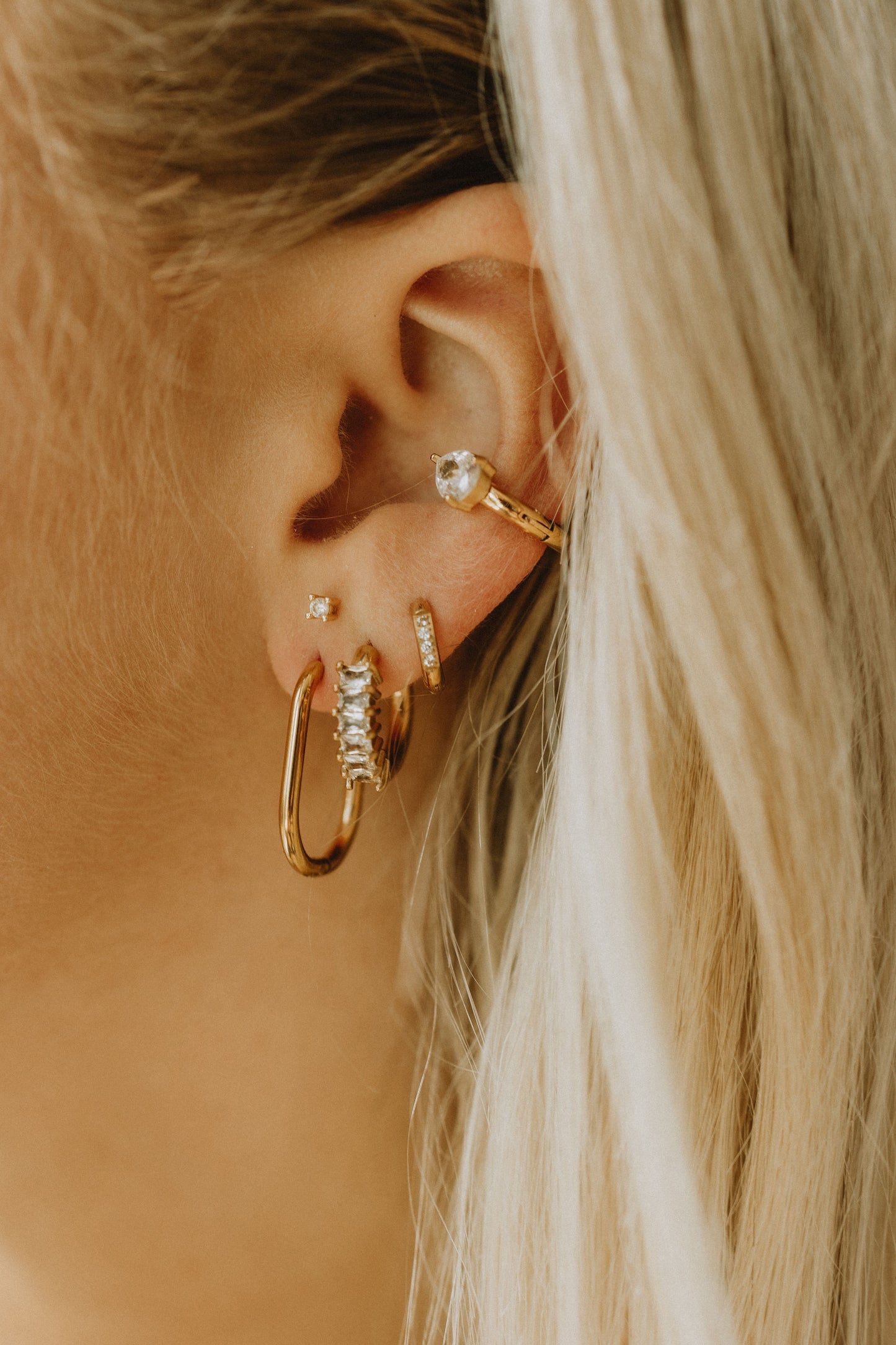 Oval hoops (18k gold)