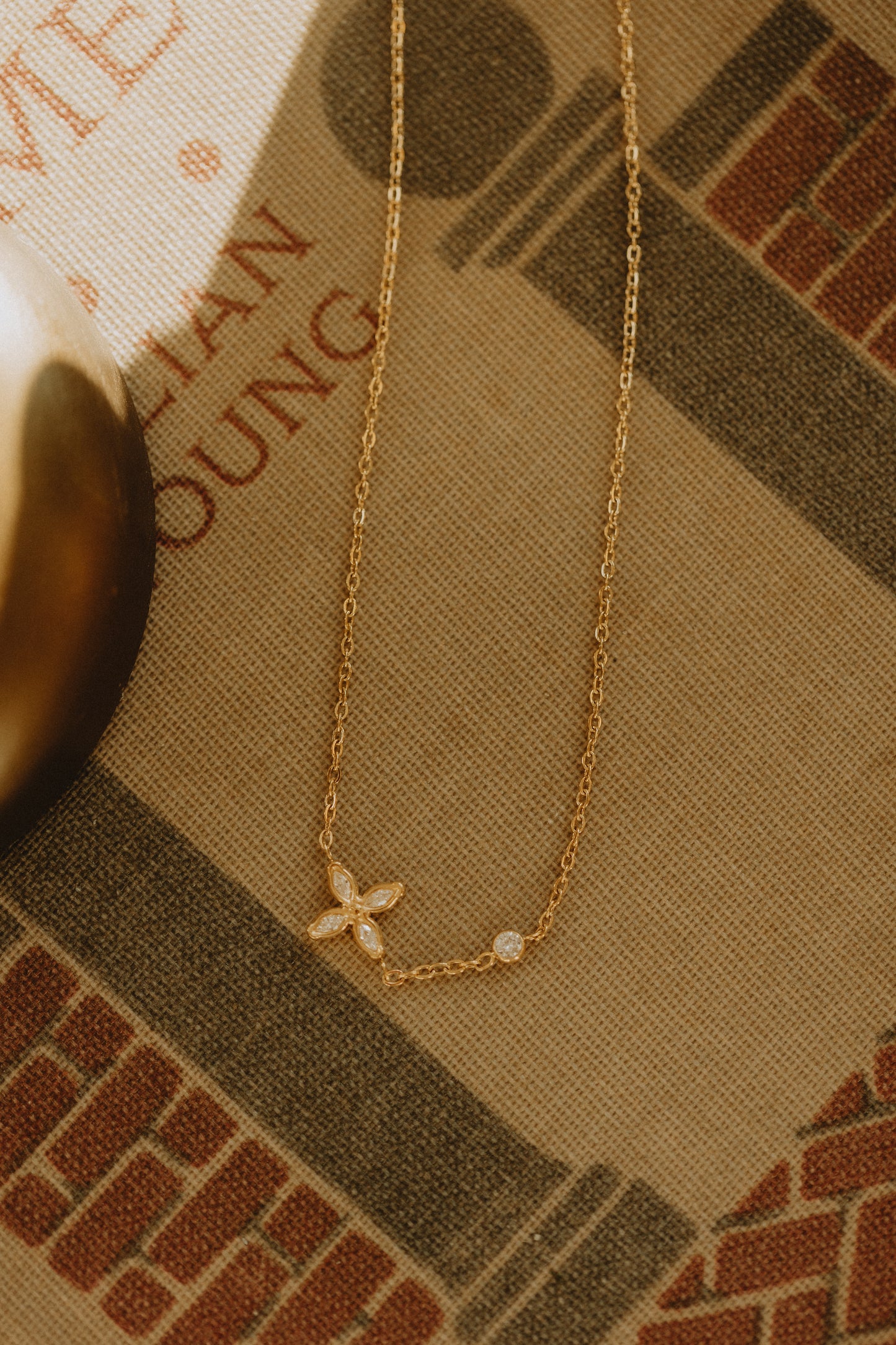 Somethin' Light Necklace (18k gold)