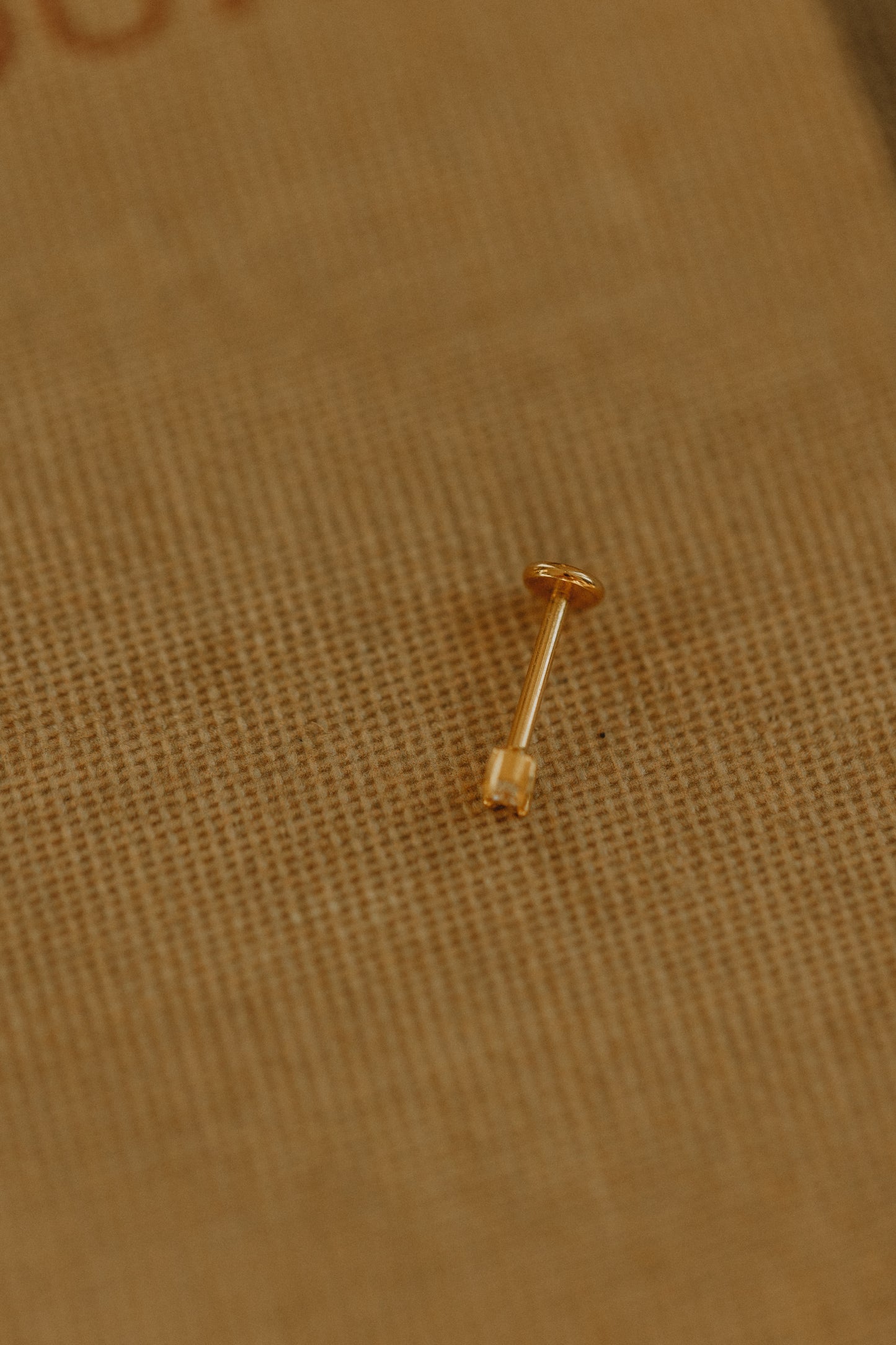 Flatback Diamond Stud (18k gold)