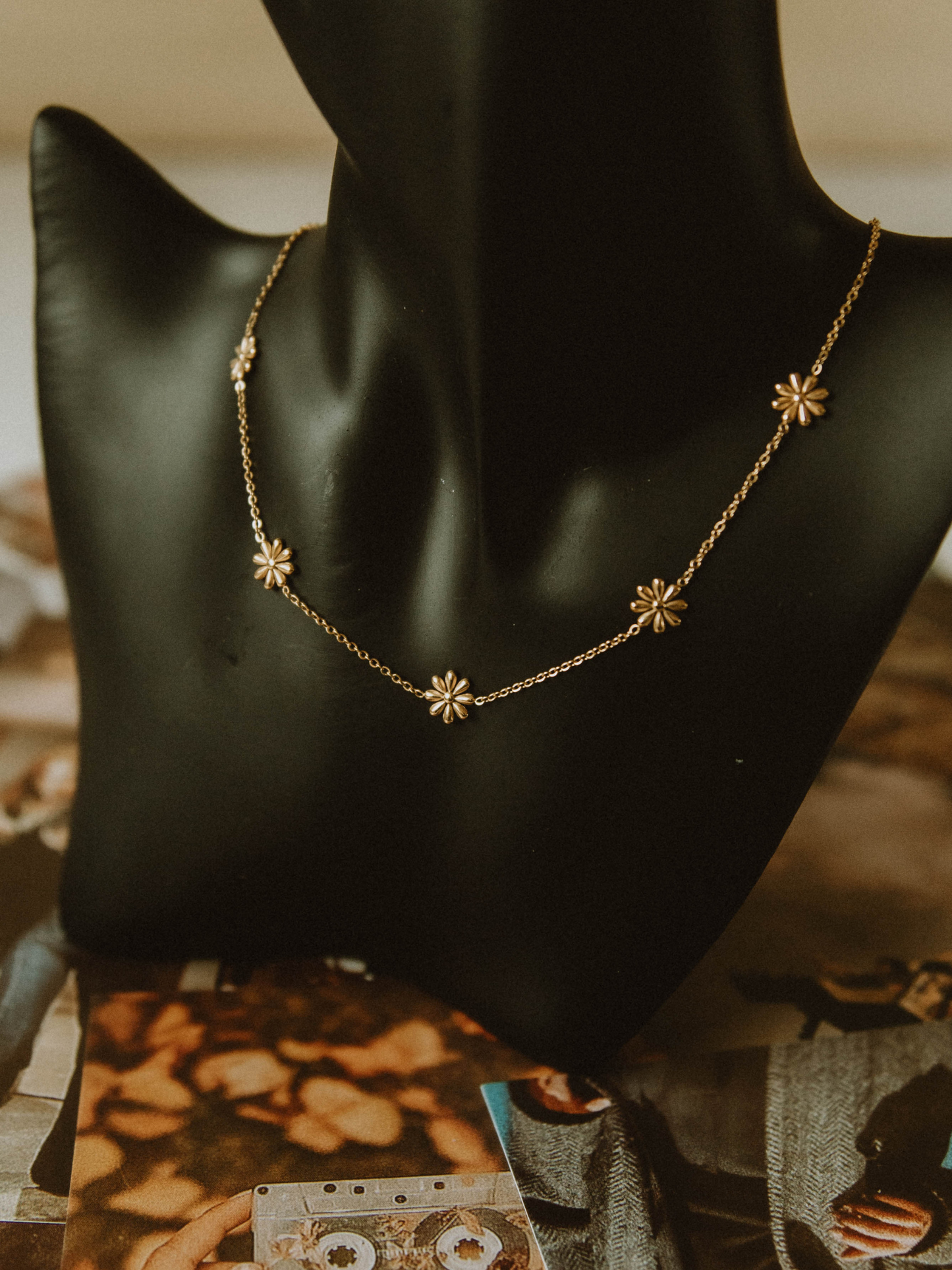 Retro Daisy Chain (18k gold)