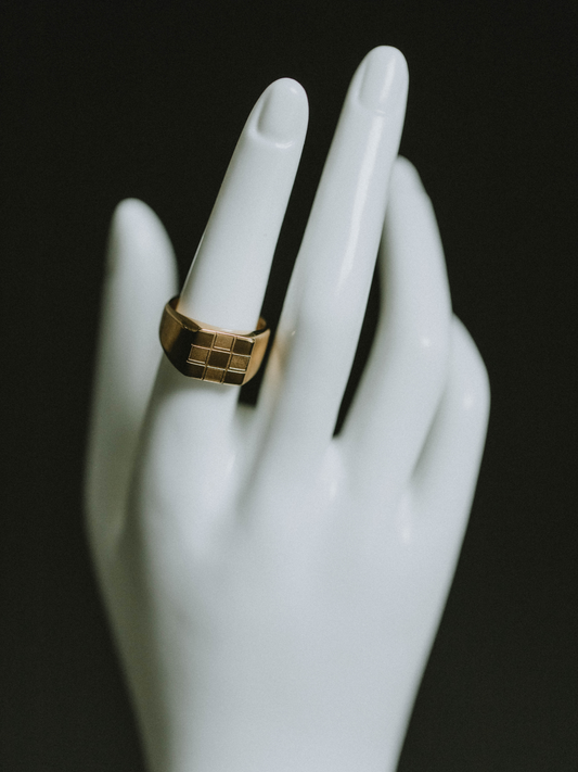 Checkmate Ring (18k gold)