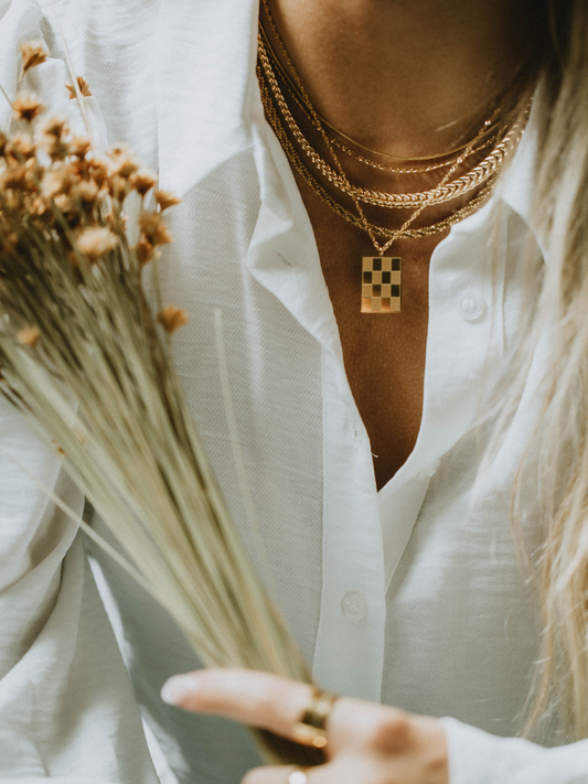 Checkmate Necklace (18k gold)