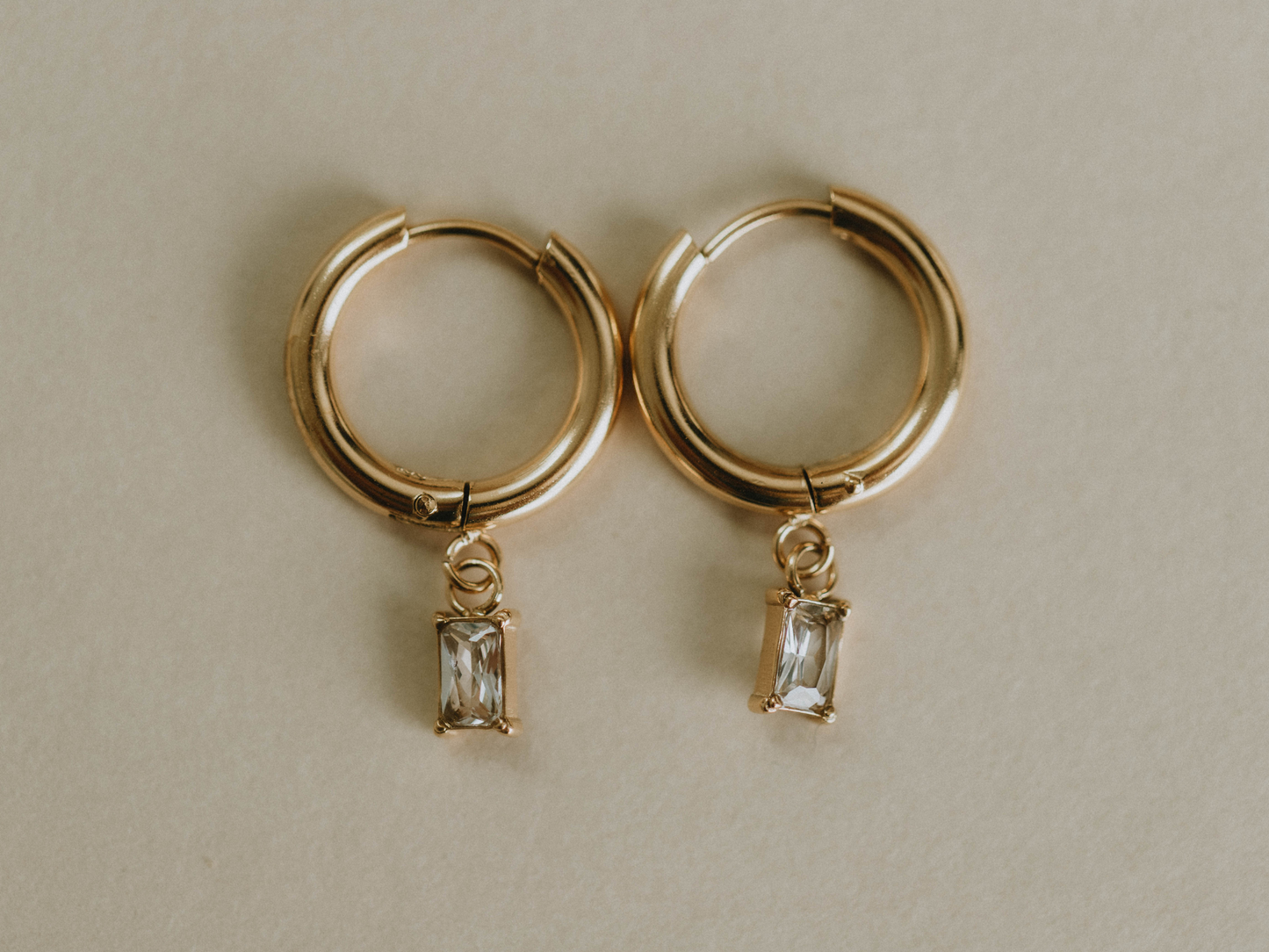 Cubic Diamond Earring (18k gold)