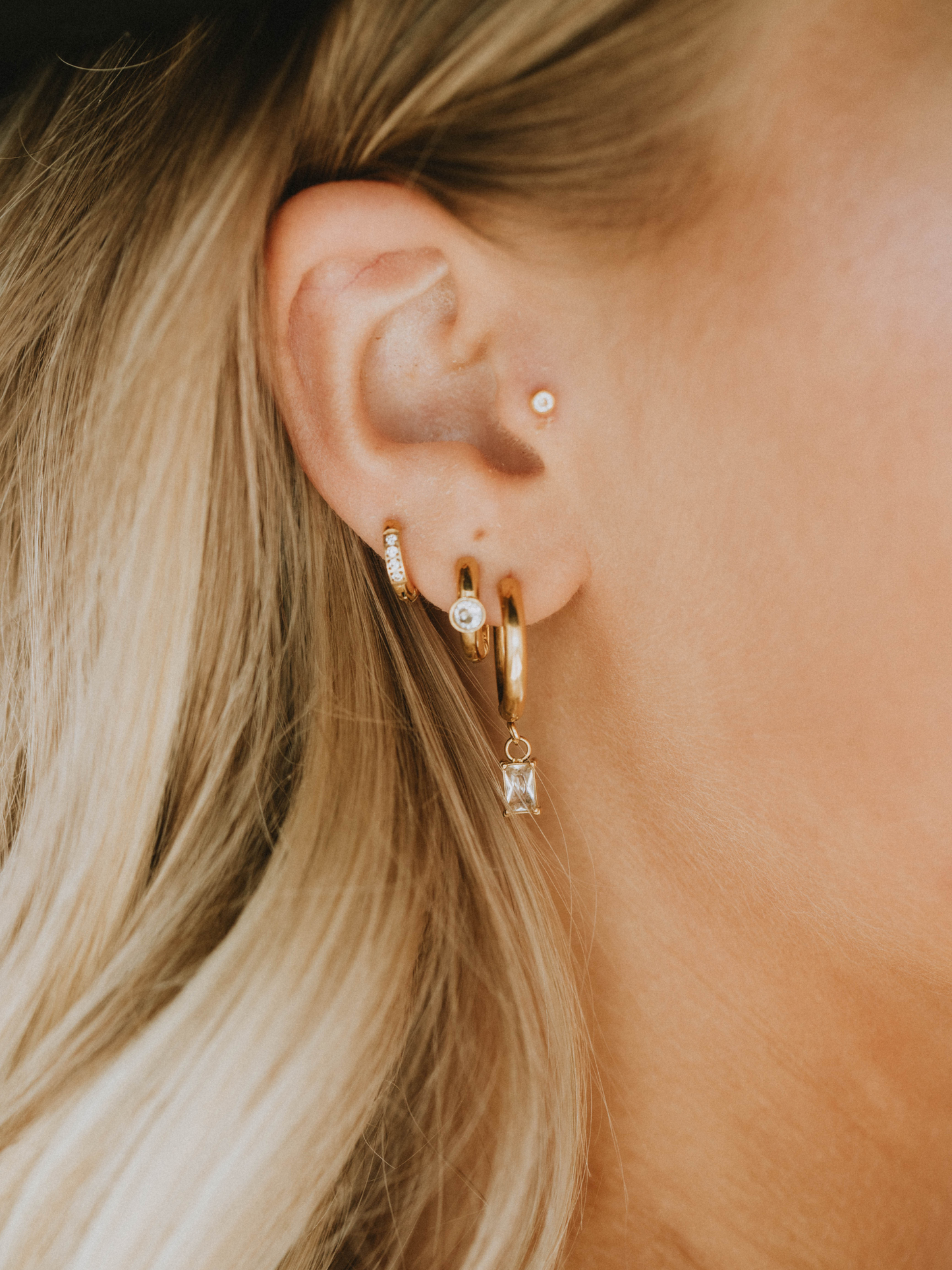 Cubic Diamond Earring (18k gold)