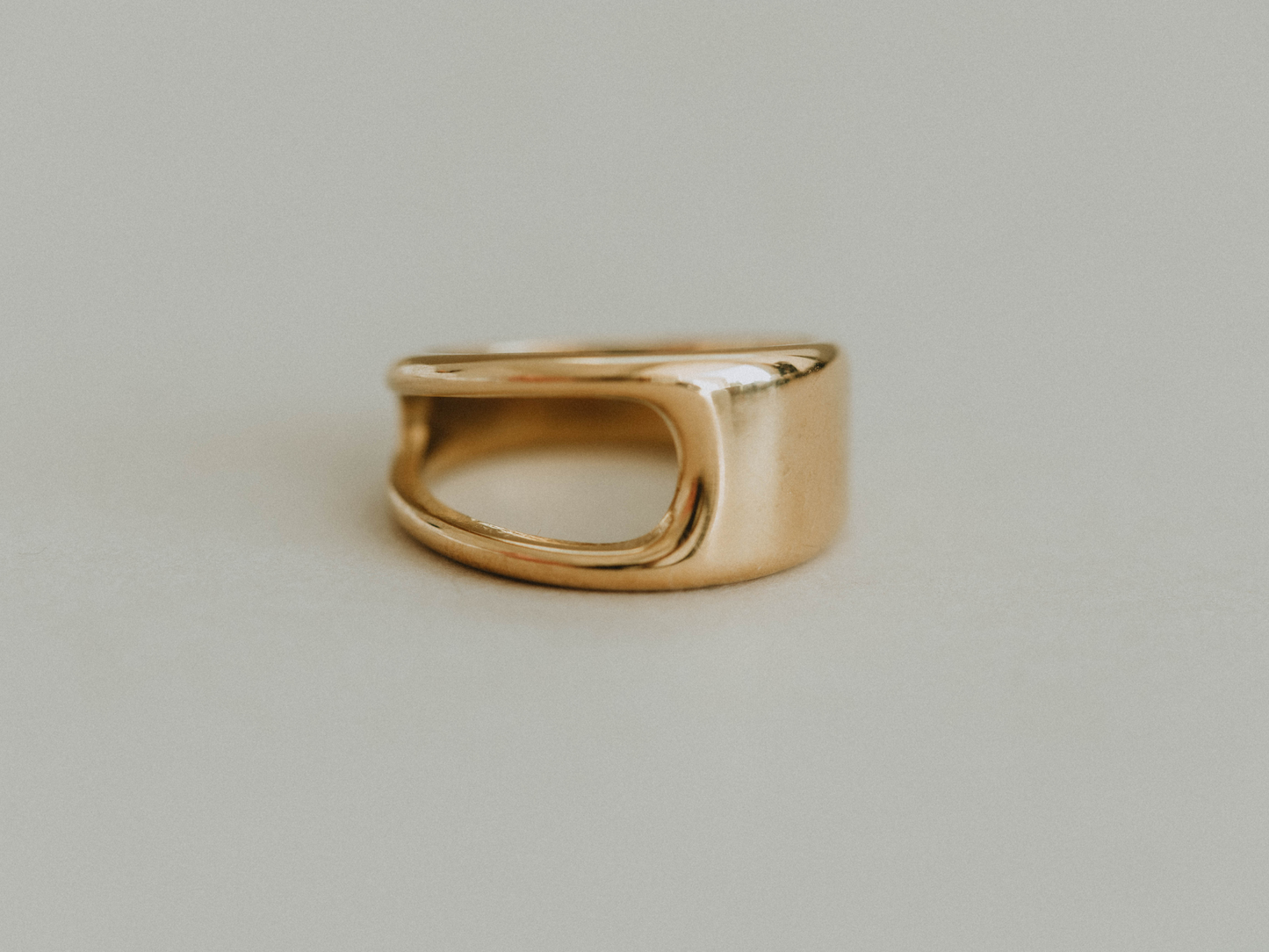 Hollow Ring (18k gold)