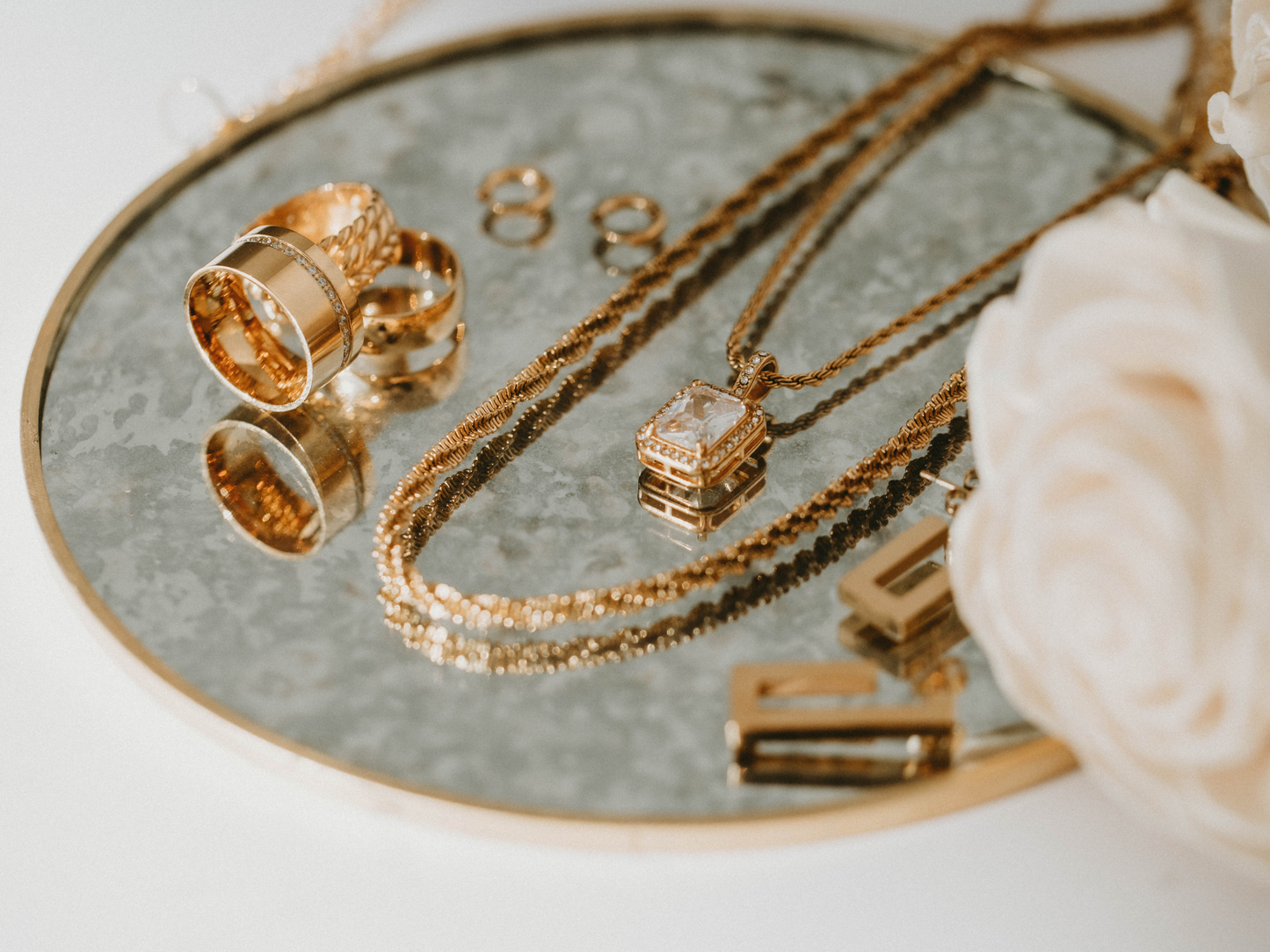 Lights, Camera, Action Necklace (18k gold)